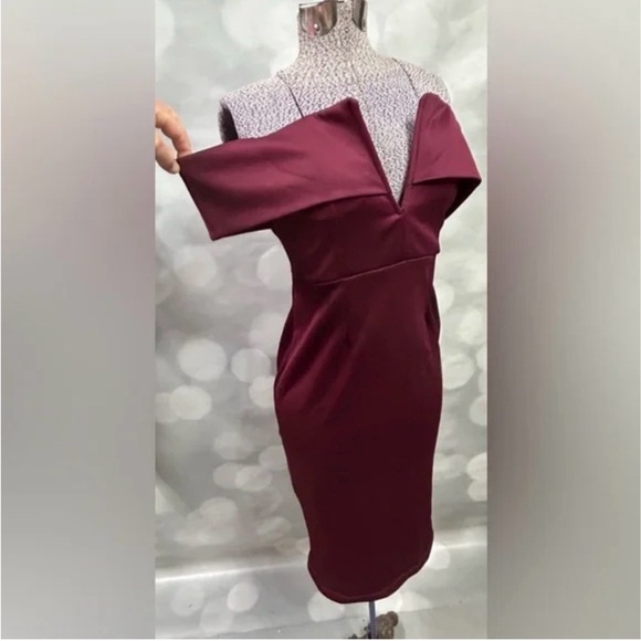 Dresses & Skirts - Elegant Off-Shoulder Burgundy Dress NWOT